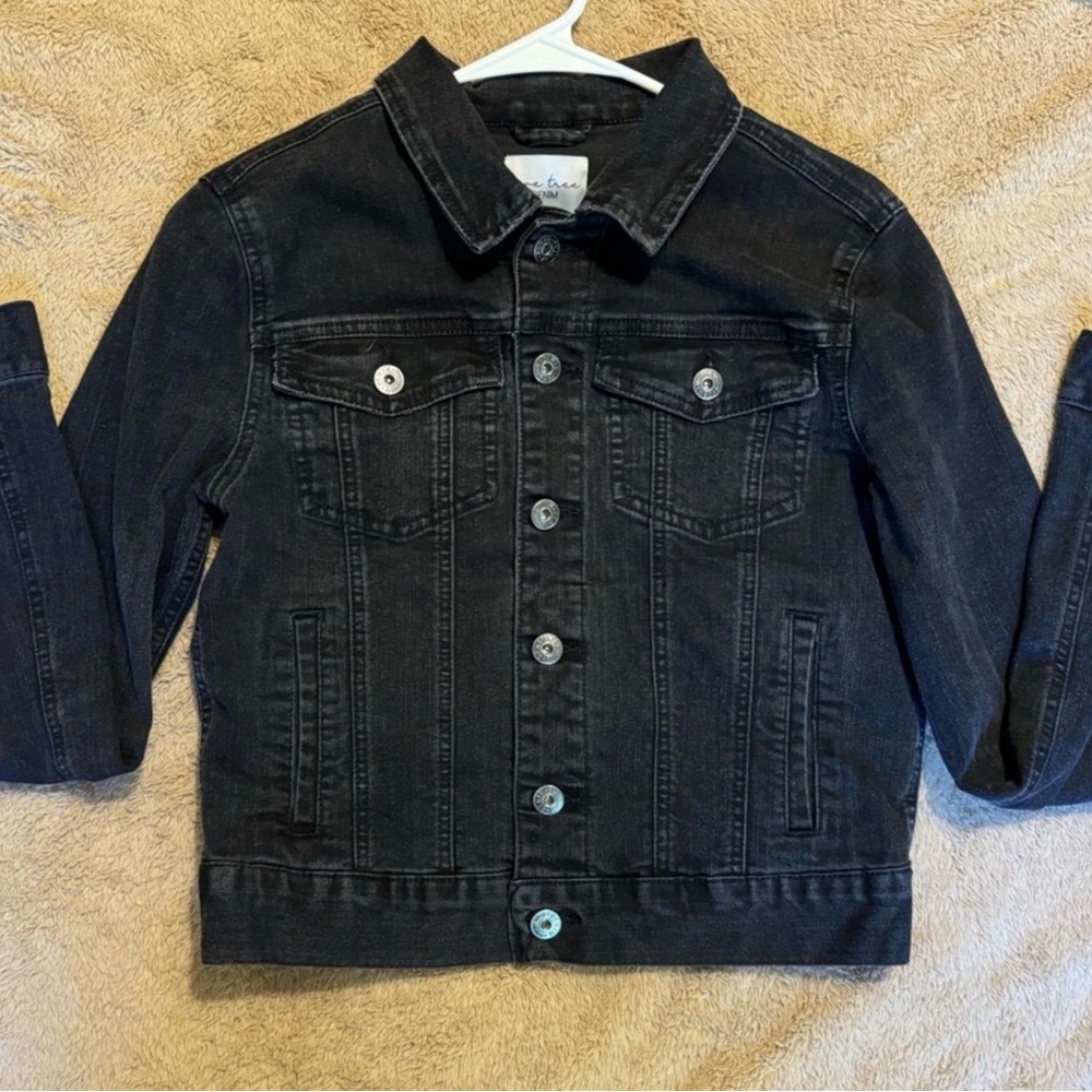 Classic Black Color Denim Jacket - Picture 3 of 5